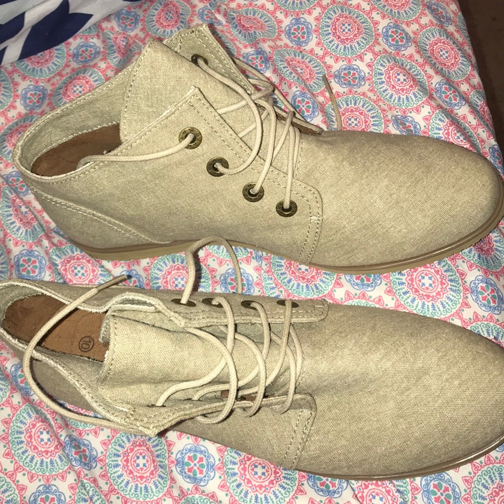 bearpaw claire